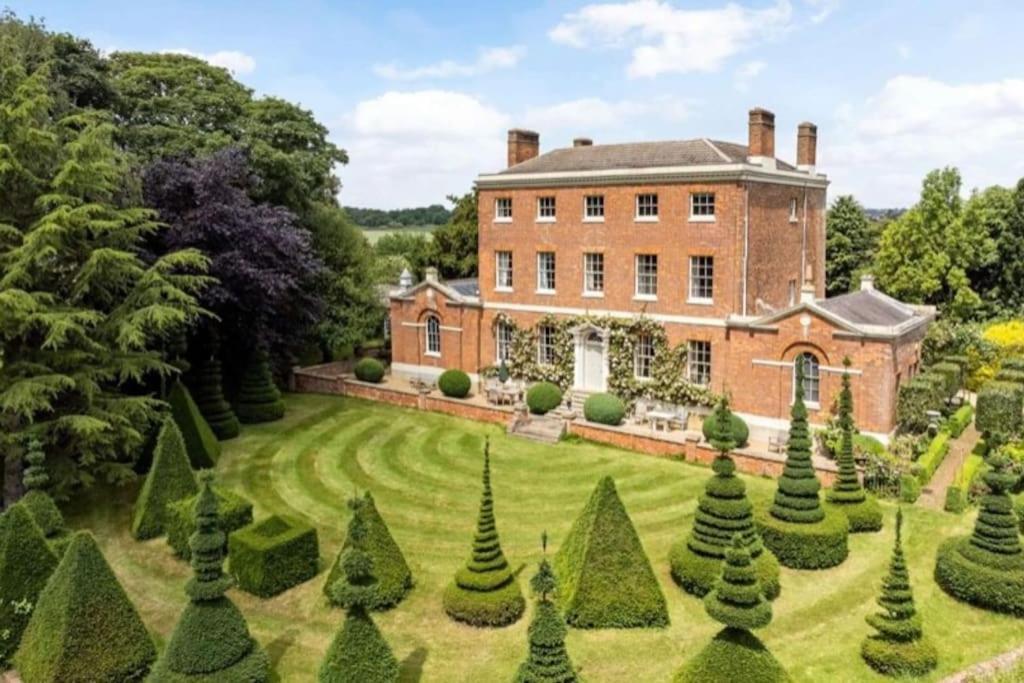 Cressy Hall - Historic Grade II Listed Manor, Gorgeous Topiary Garden Gosberton 外观 照片