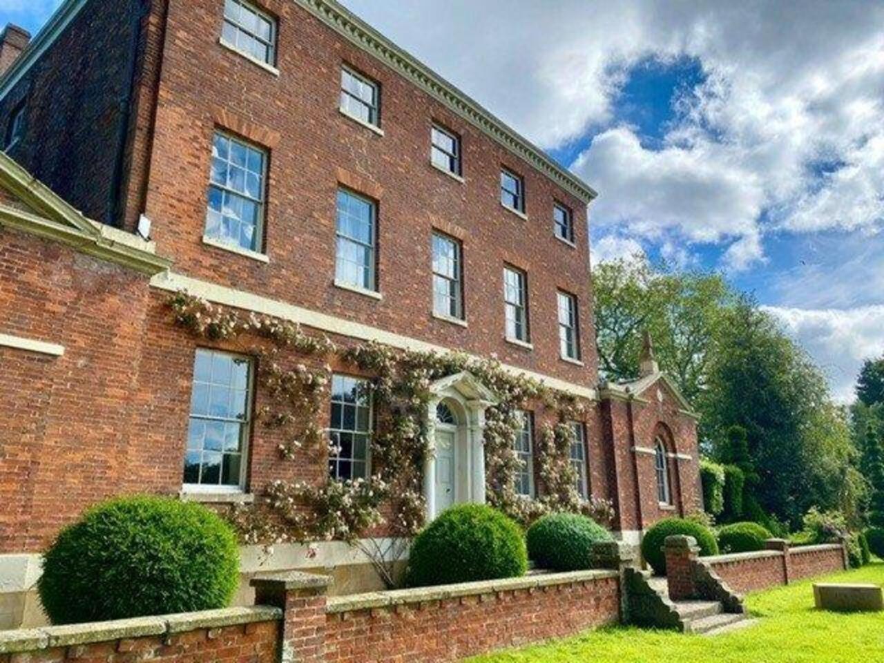 Cressy Hall - Historic Grade II Listed Manor, Gorgeous Topiary Garden Gosberton 外观 照片