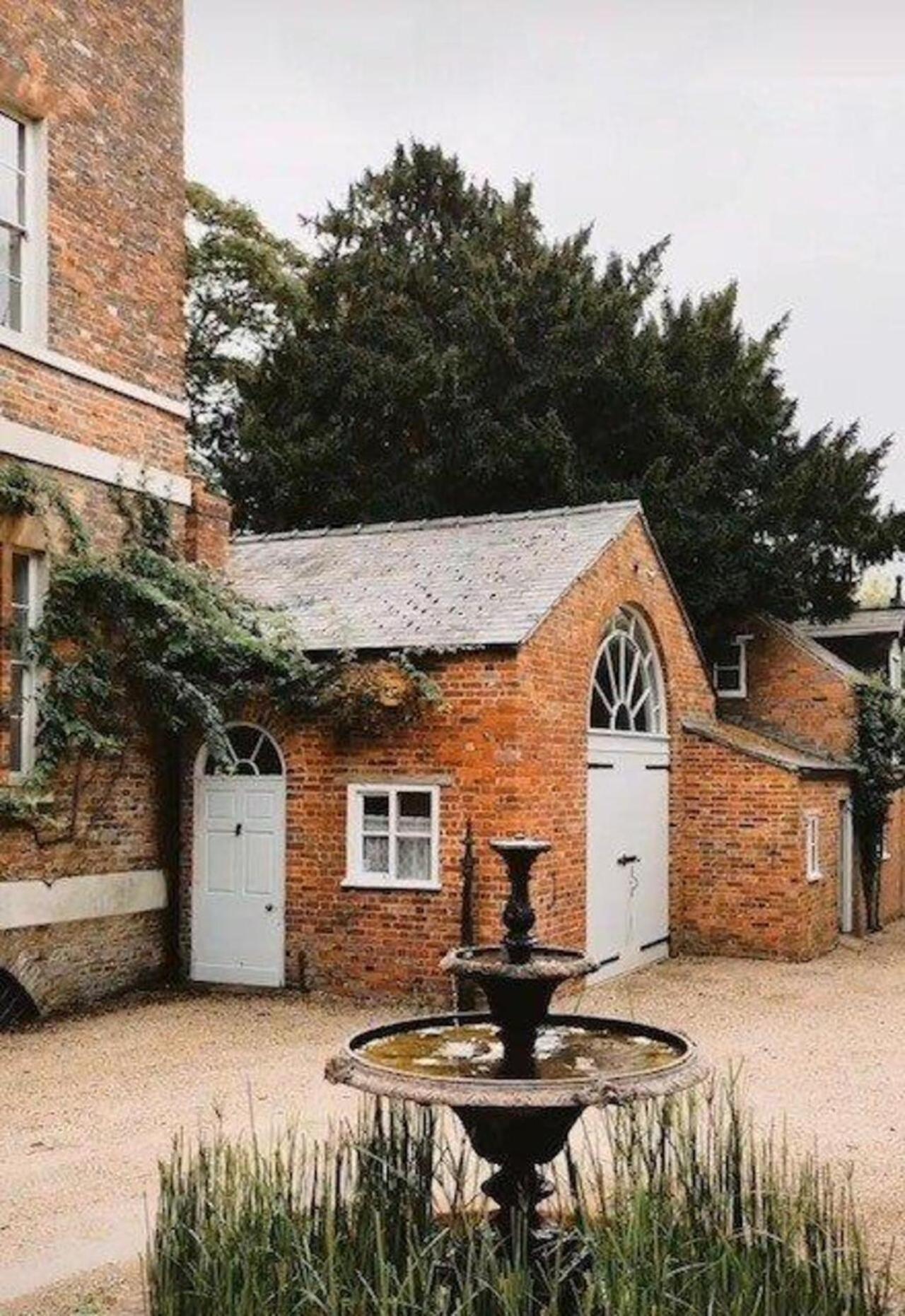 Cressy Hall - Historic Grade II Listed Manor, Gorgeous Topiary Garden Gosberton 外观 照片